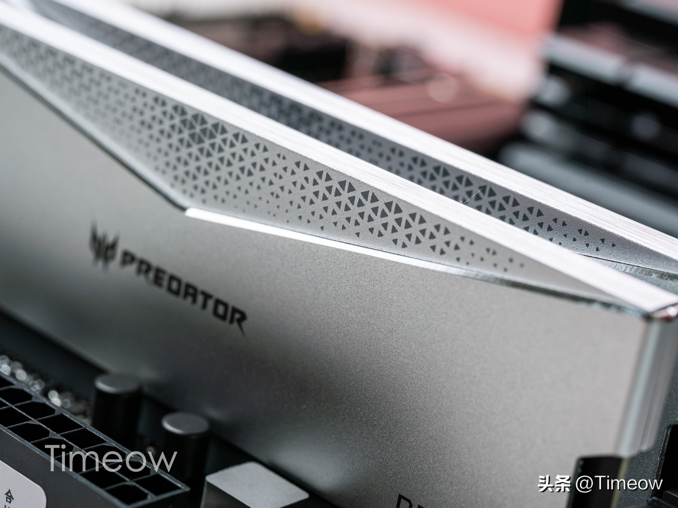 海力士DJR颗粒小白轻松超4200宏碁掠夺者PallasDDR4CL18内存实测