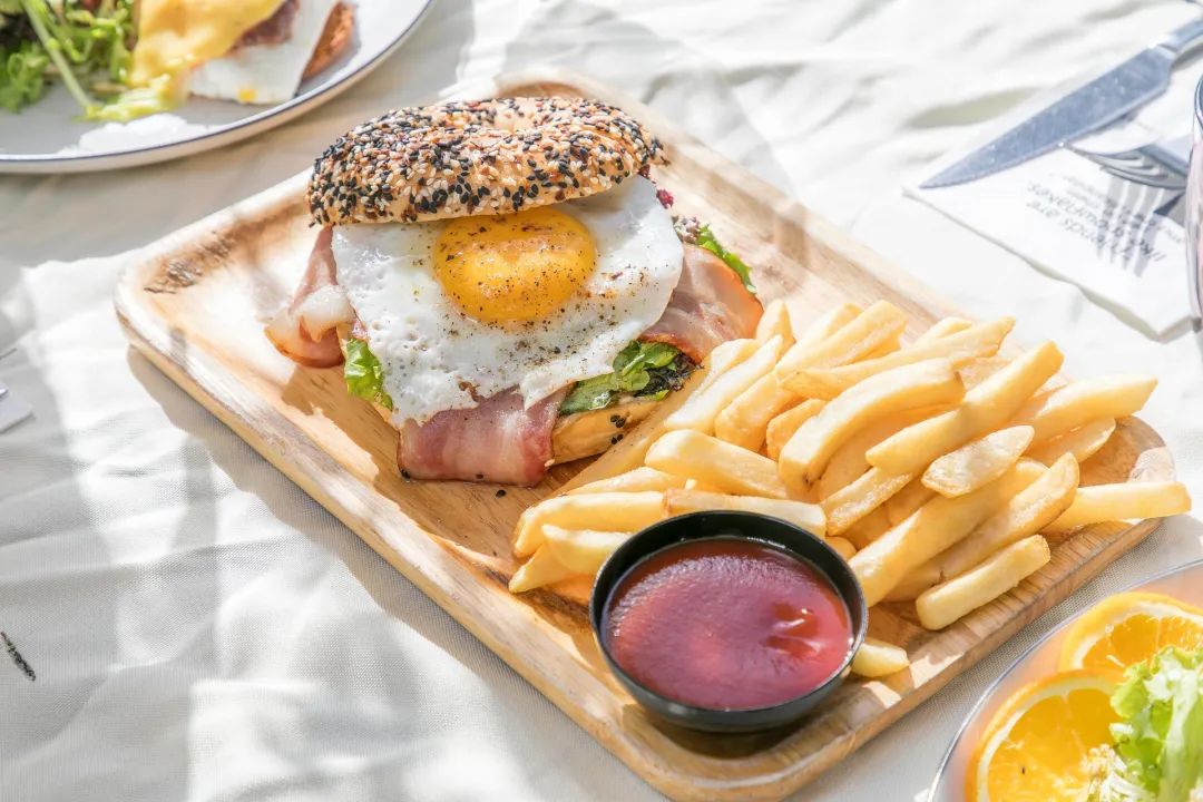 吃生鸡蛋对人体好不好,吃生鸡蛋有营养还是熟鸡蛋有营养