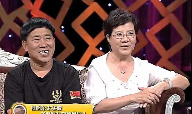 五位长得丑却娶了白天鹅的男星,5位长得丑却娶了白天鹅的男星