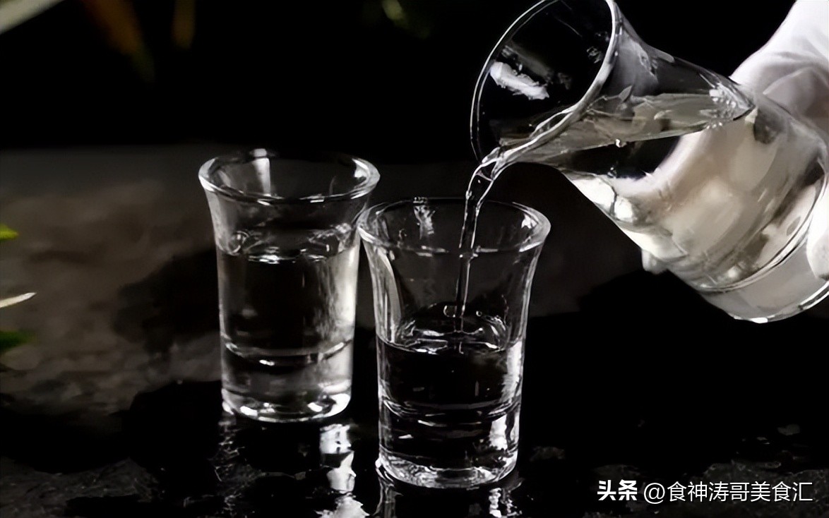 茅台五粮液中国八大名酒,茅台多少年评为四大名酒