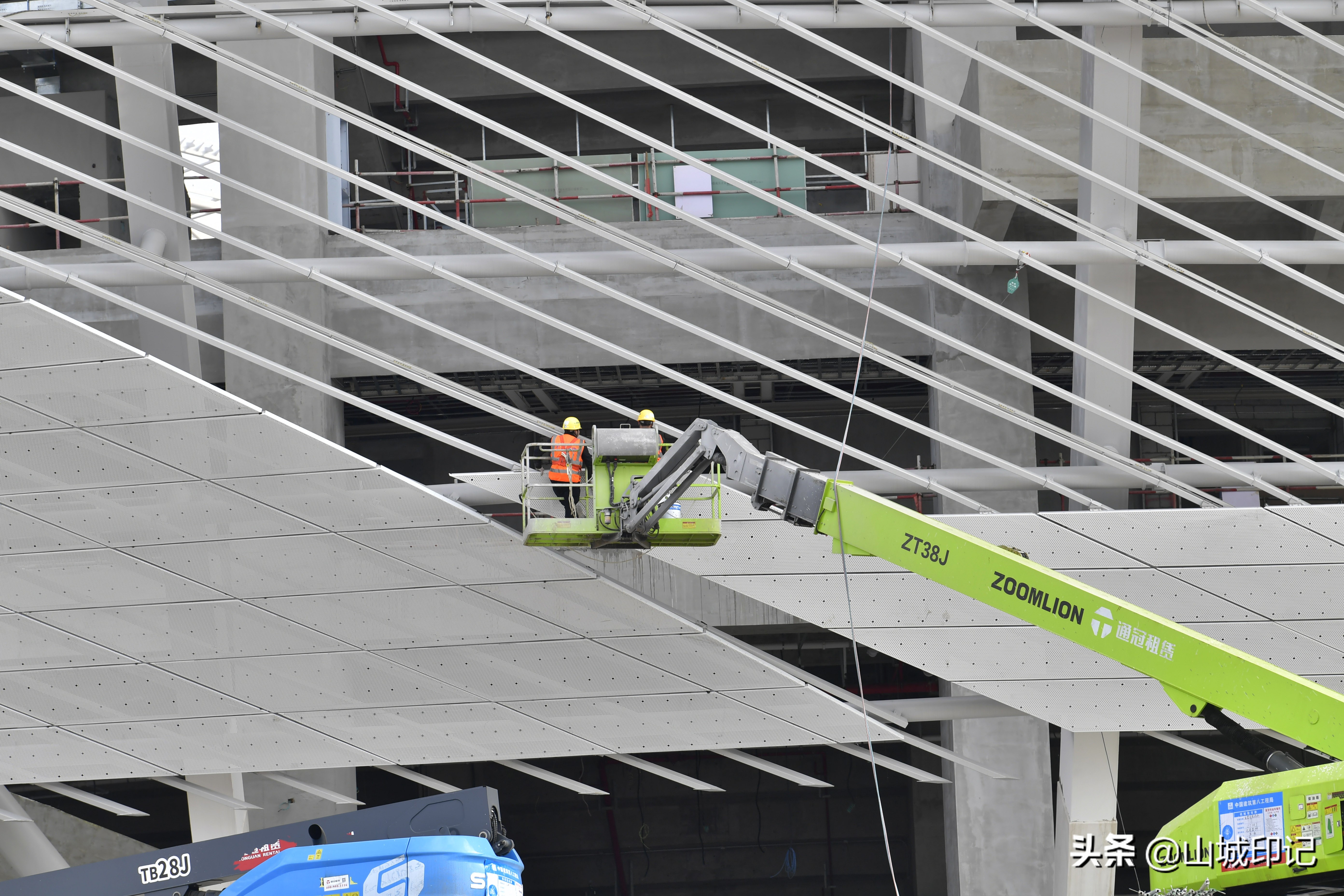 龙兴足球场5月1号有灯光秀吗,2023亚洲杯专业足球场开工进度