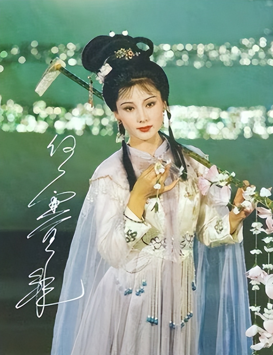 41岁刘涛晒长发美照,40岁刘涛惊艳视频