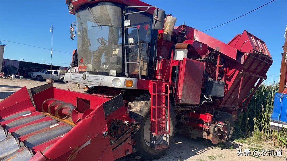 新型勇猛玉米收获机视频,勇猛二行玉米收获机多少一台