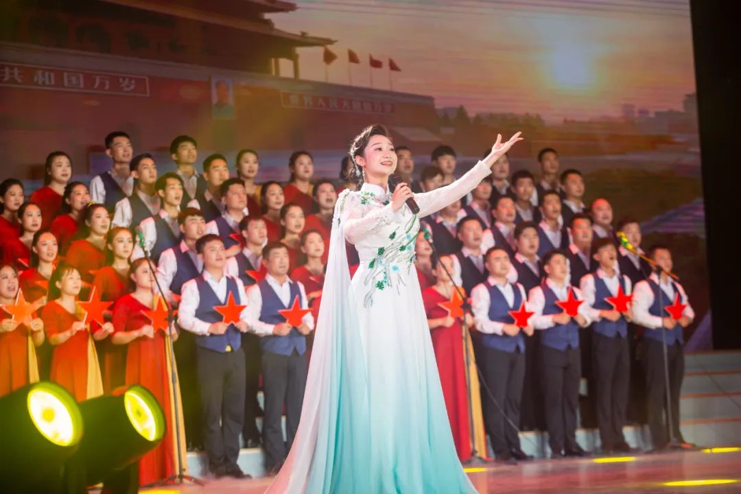 奋进新征程海化*党**旗红——山东海化集团举行庆祝中国*产党共**成立102周年职工文艺演出