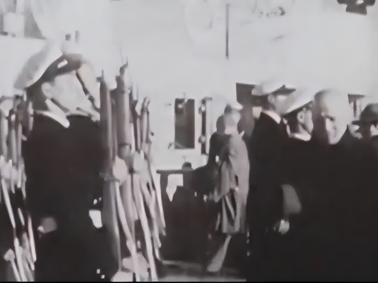 起义将领嫌解放军文化低不肯配合，毛主席问：你们是国民*党**员吧？