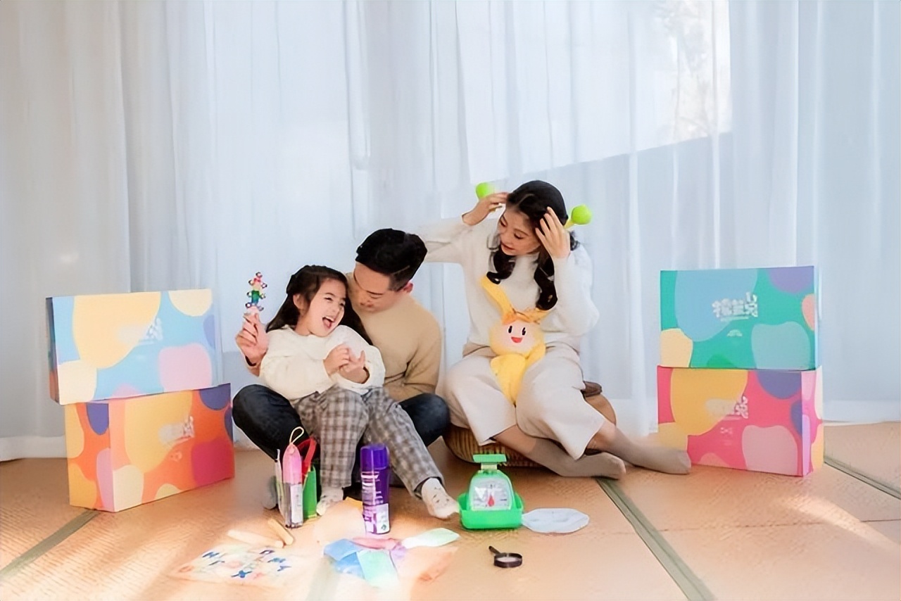 父母多陪伴幼儿语言发育,城市一年级孩子家长教育方法