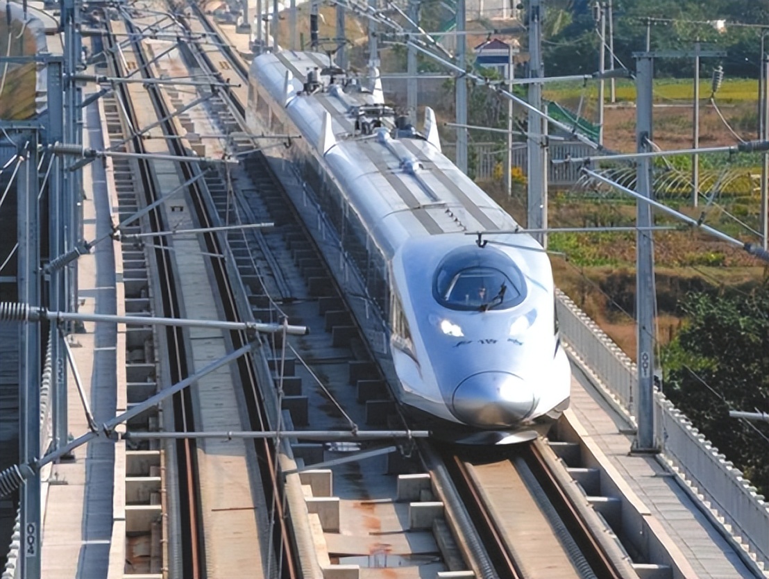 外国人对中国高铁的评价,外国人体验中国和印度高铁