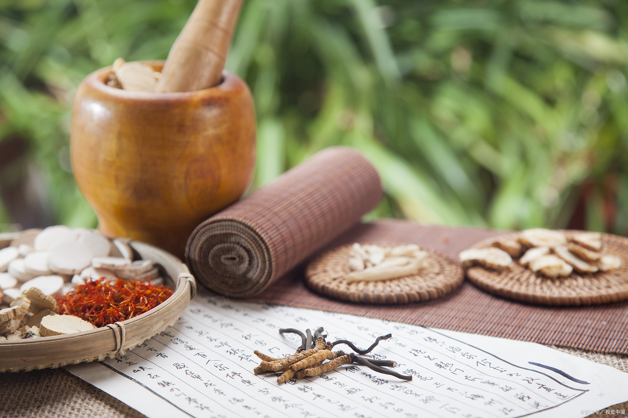 腰突压迫神经痊愈,腰突压迫坐骨神经吃什么中成药