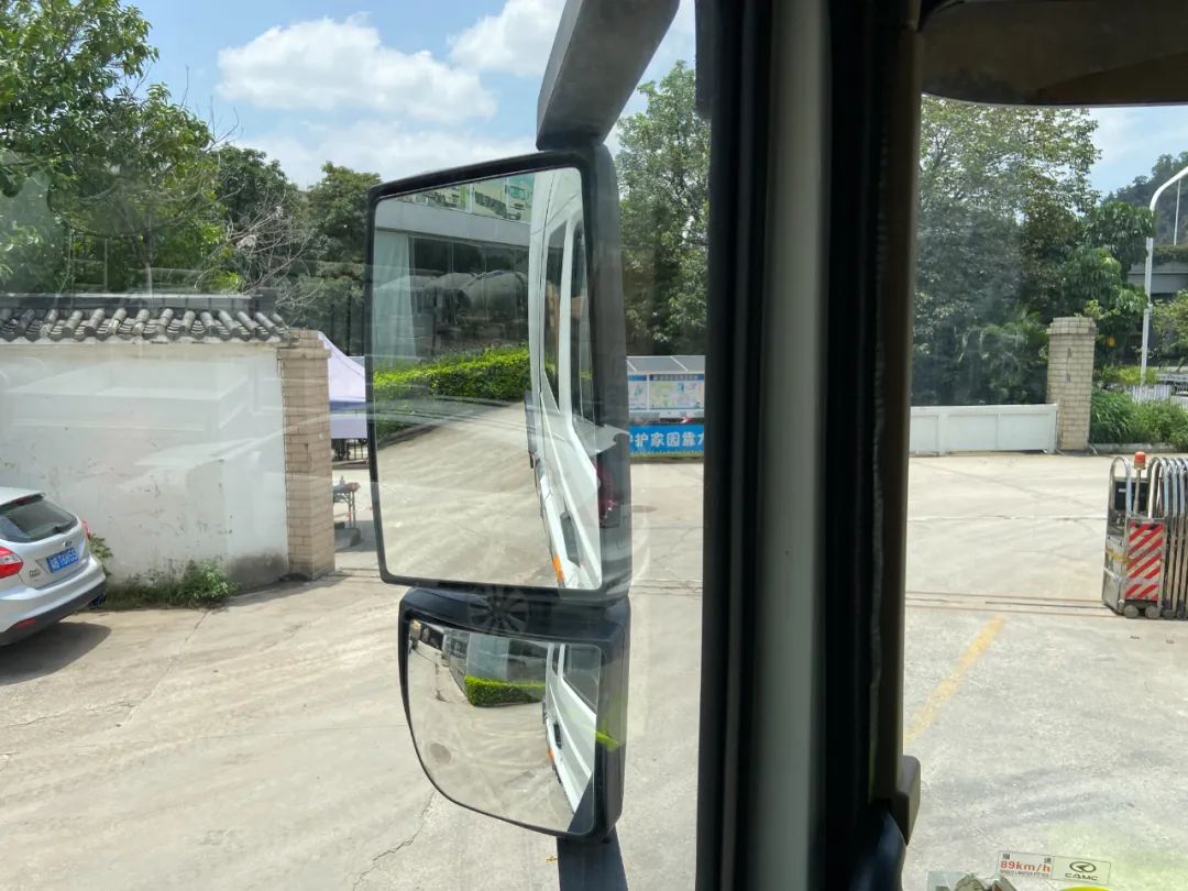 华菱汉马h7460马力牵引车多少钱,拉7吨挖机的自卸车