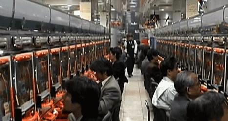 为了在赌博机上看动漫，日本人把*裤底**都*哈梭**没了