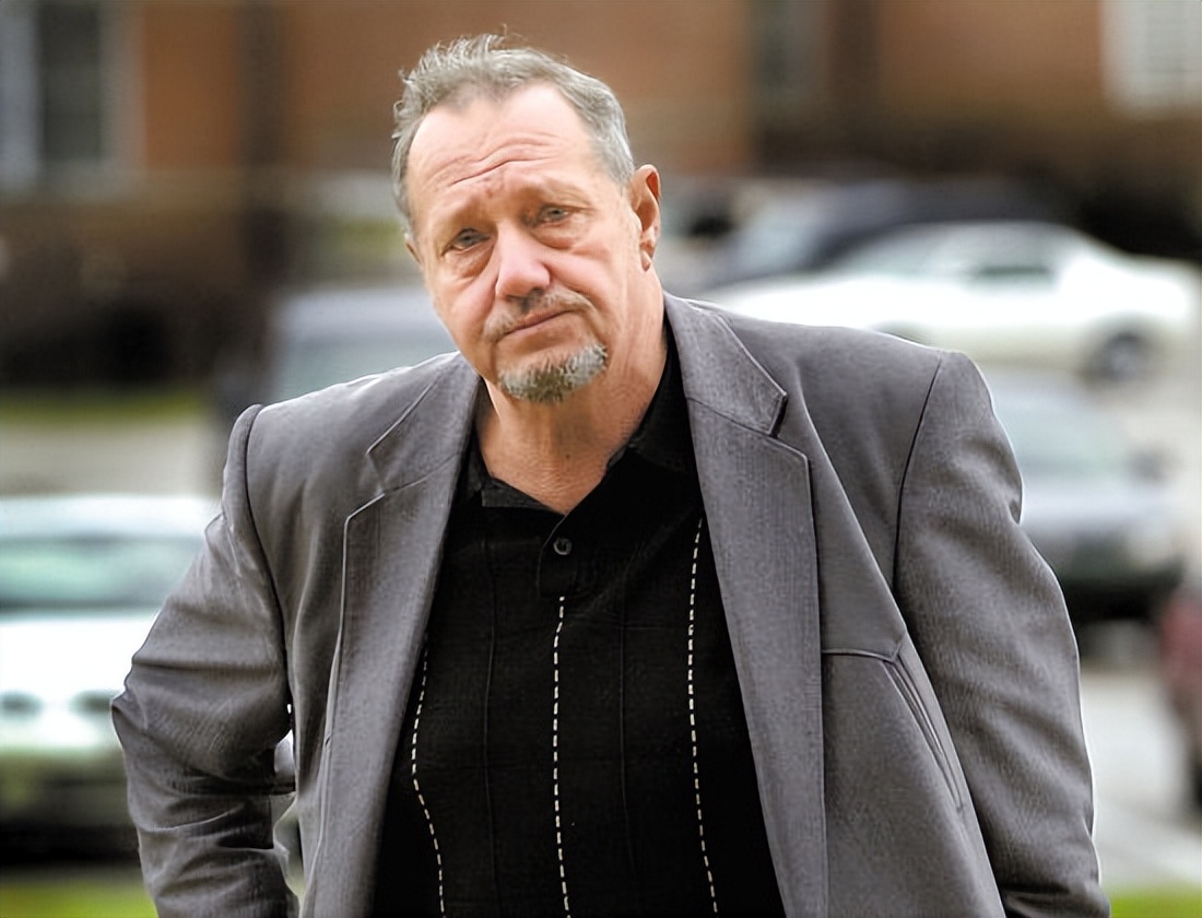 美国男子中彩票后买彩票又中奖,美国大叔买彩票中19亿巨奖