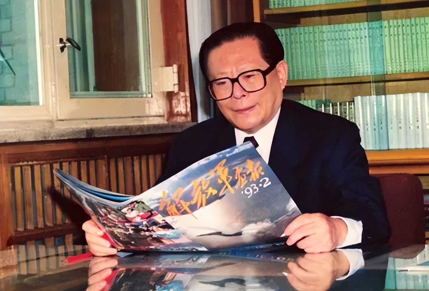 98年华莱士向中国提出采访江*民泽**，国新办考虑后决定：可接受采访