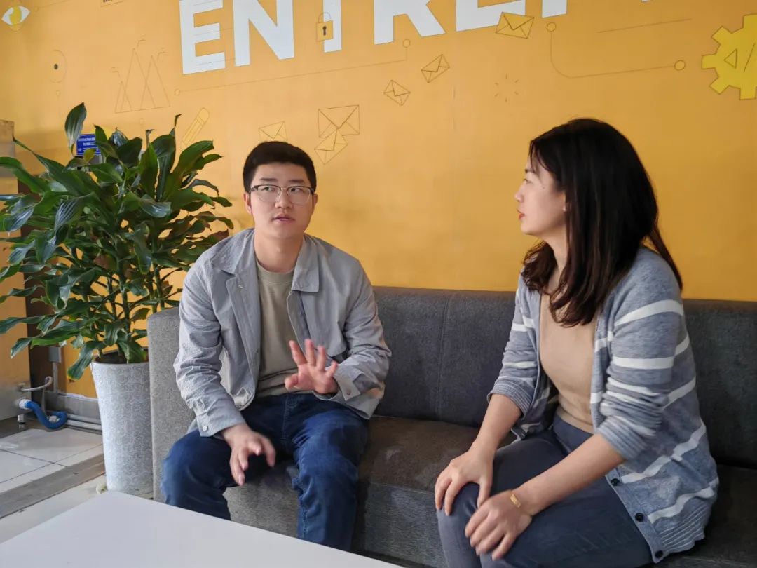 送政策上门助企业发展,收到创业扶持补助政策的短信