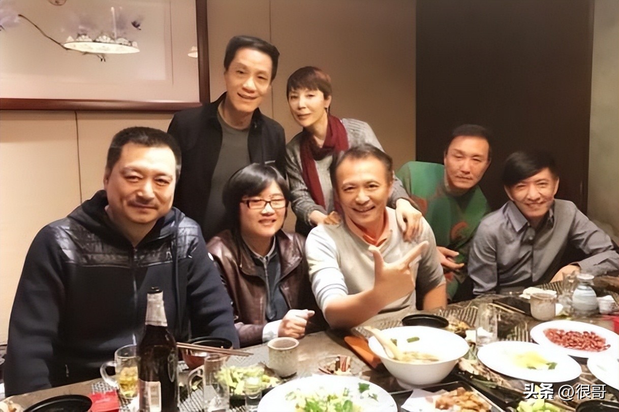 胡同赵露思侯明昊合照,胡同赵露思侯明昊路透