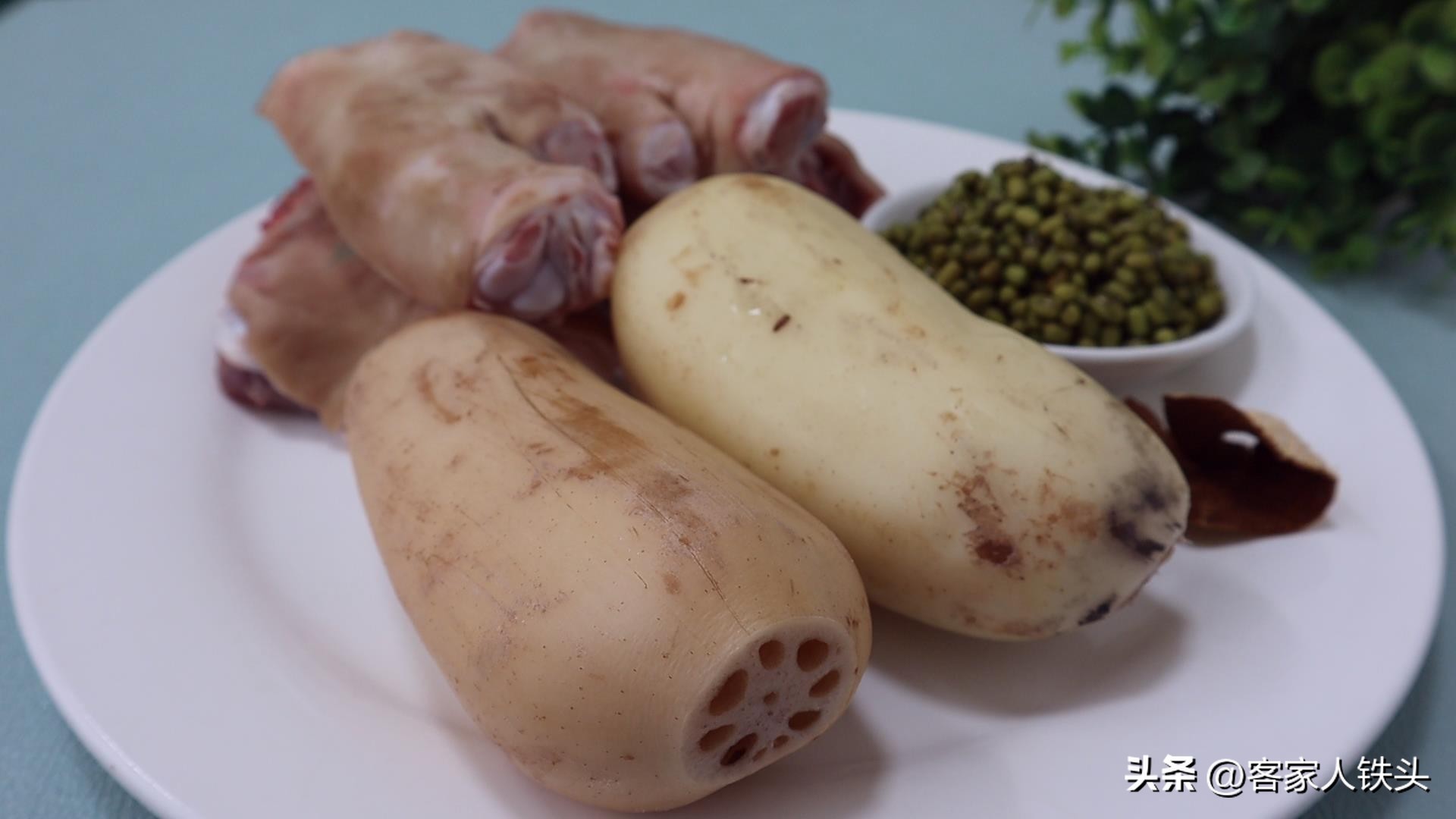 广东靓汤来了健脾开胃的莲藕汤,排骨莲藕汤大冷天必喝的一锅热汤