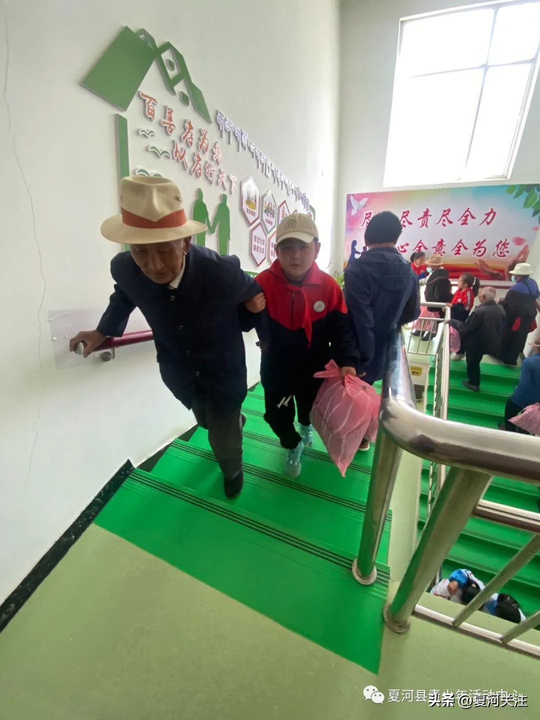 倡孝扬善敬老爱老志愿服务项目,助残爱心义卖传递爱与感恩