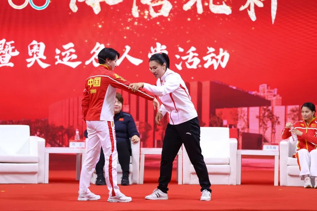 五位奥运冠军抢金牌,2021奥运冠军走进人民大会堂