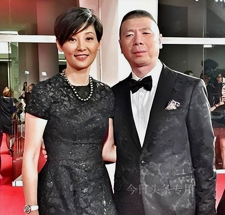 冯小刚徐帆领养的孩子,徐帆和徐朵朵什么关系