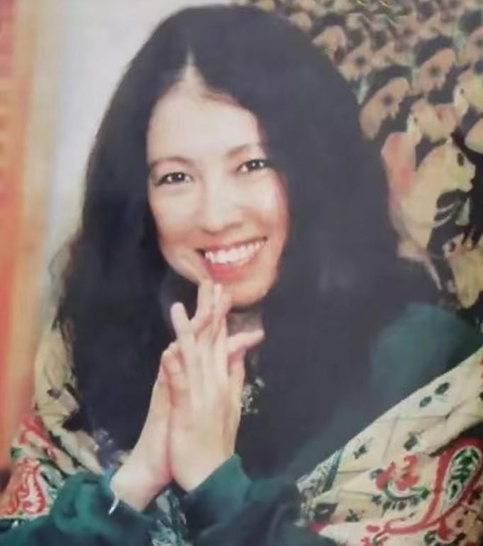 荷西去世12年，三毛自缢身亡：只要母亲同意，我可以快快乐乐去死