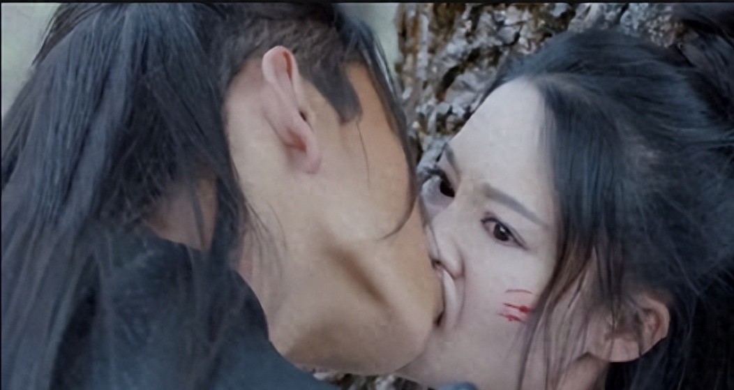 *绑捆**露大胸、台词乱来，这些“*辱侮**”观众的剧情，真把观众当傻子