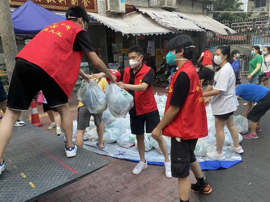 找到了，他叫杨磊！