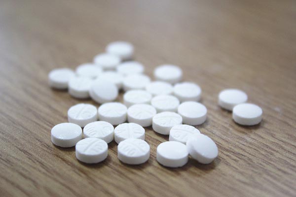 乙肝到底吃恩替卡韦还是替诺福韦,乙肝患者吃恩替卡韦能喝酒吗