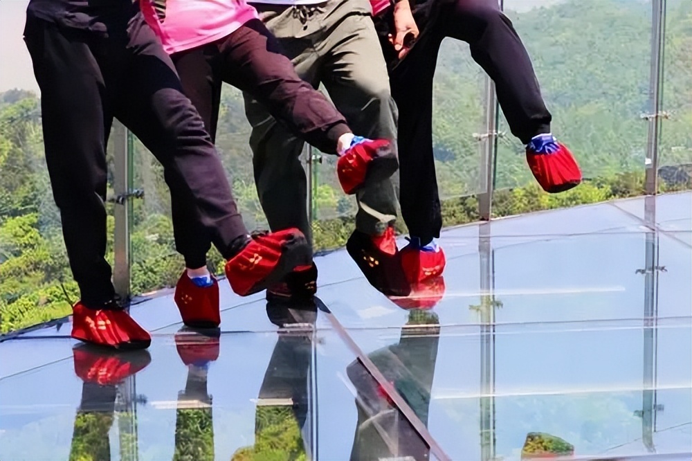 4月18日，农历二月二十八，一起来看今天重点新闻