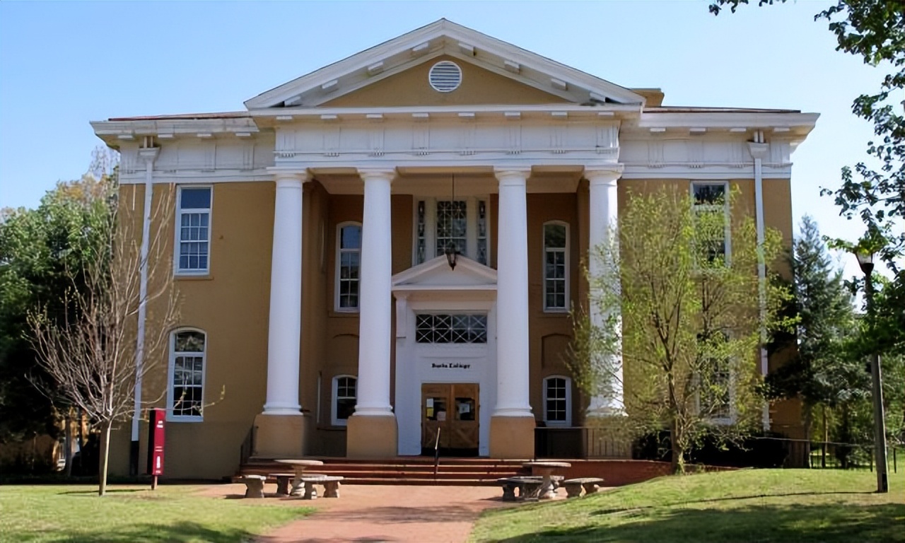 除了钱和中国人，赢在起跑线上的“网红大校”南加大还有什么？