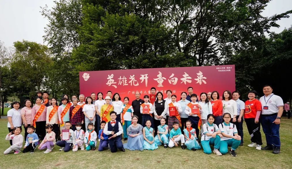 植树添绿增彩,为家园植树添绿增彩