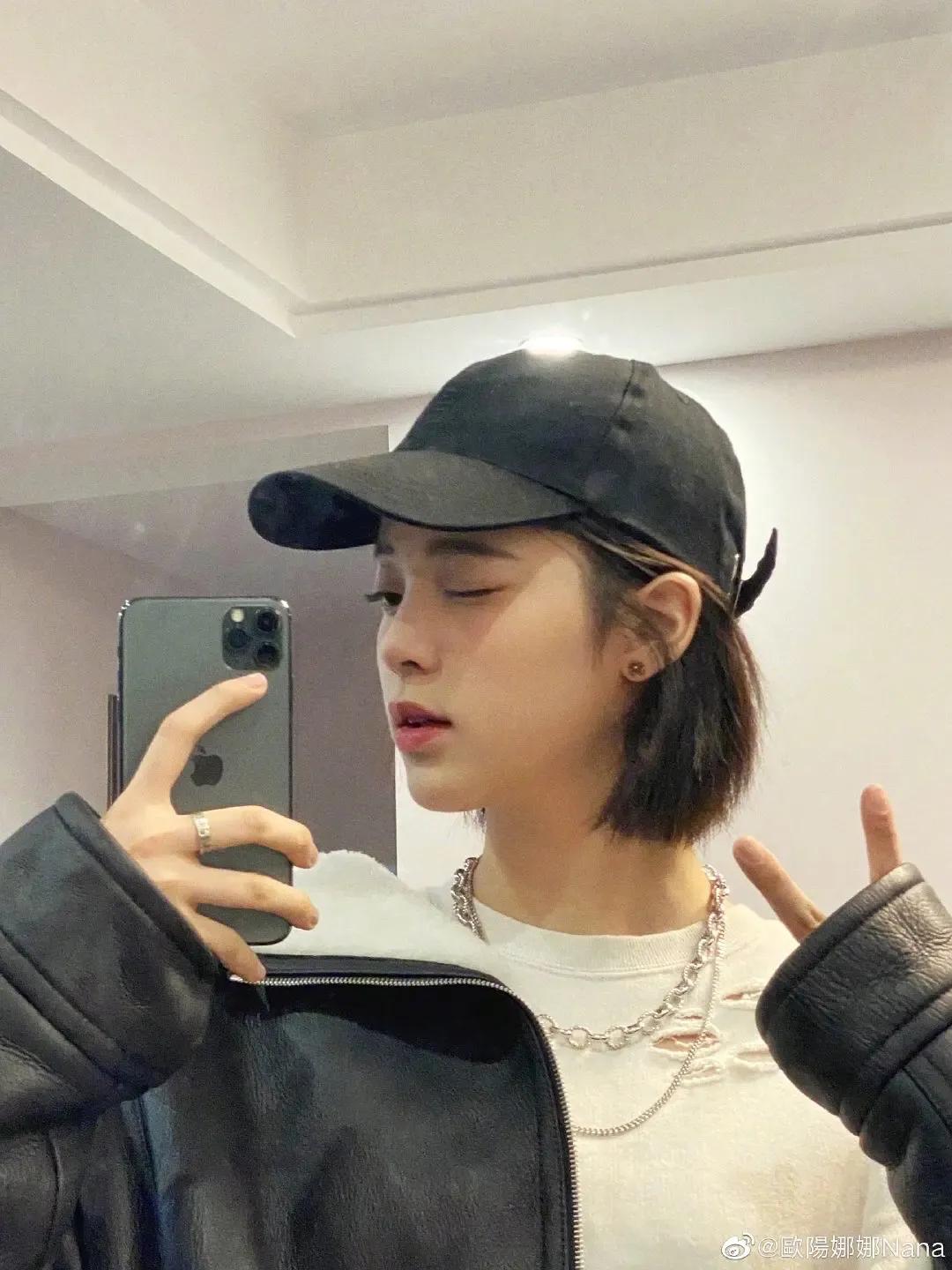 对镜自拍半身照姿势高级感,对镜自拍女生搞笑姿势