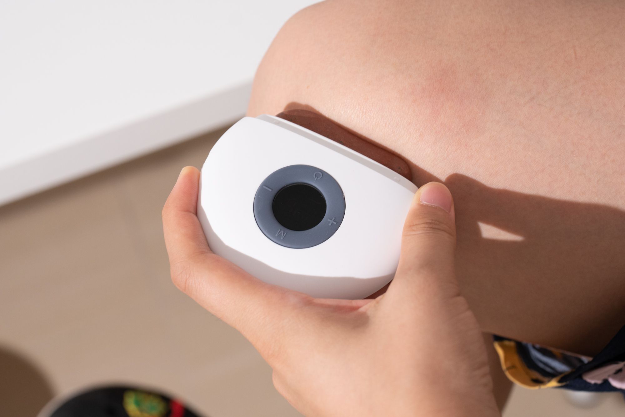 快丢掉你手中的刮痧板吧！左点砭石按摩器才能满足你的需求