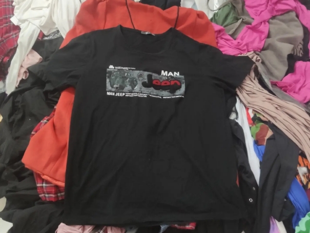 地摊上10元的衣服从哪里弄来的,地摊20元衣服为什么这么便宜