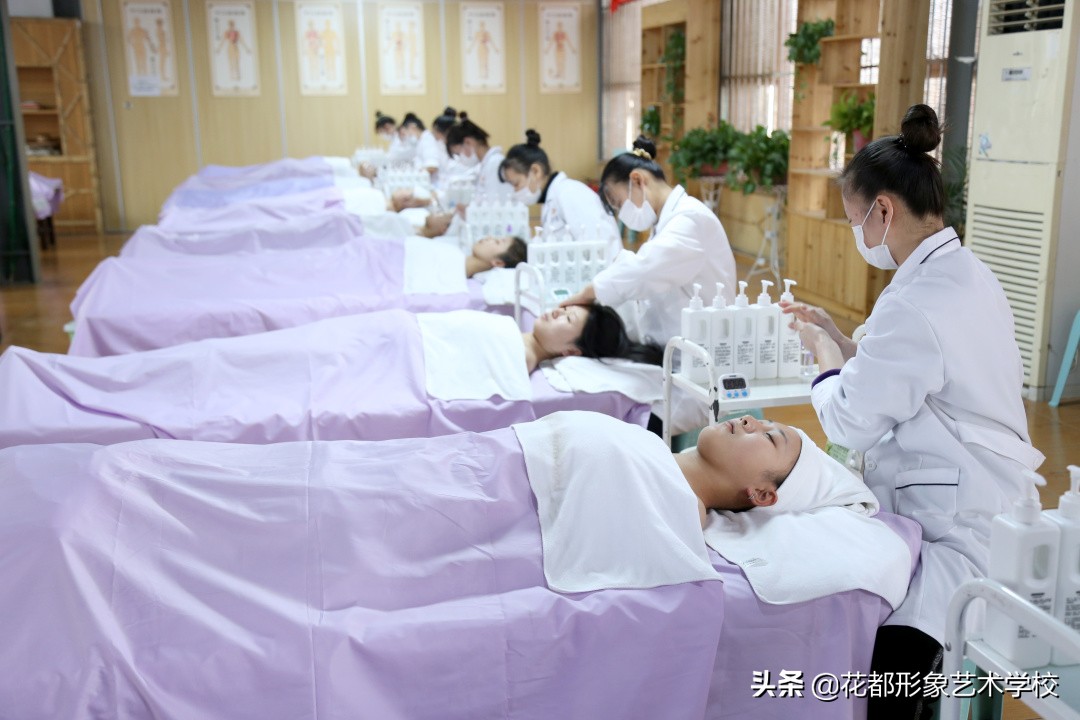 初中女生最吃香的十大技校专业,大专女生最吃香的十大专科专业