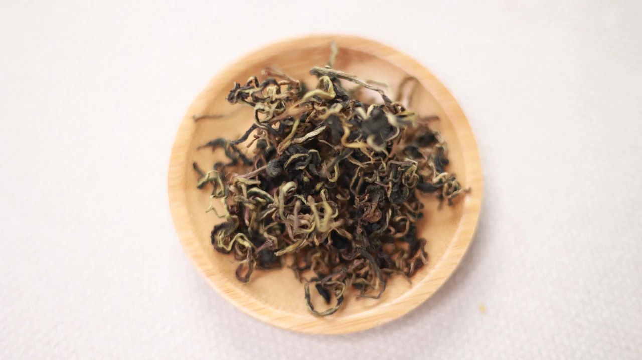 湿气重痰湿体质喝枸杞菊花水好吗,喝枸杞水湿气重还是吃枸杞湿气重