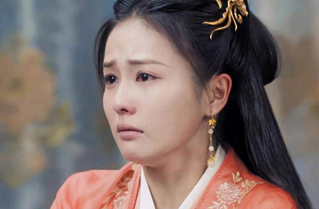 白鹿多少岁签约于正,白鹿学历于正