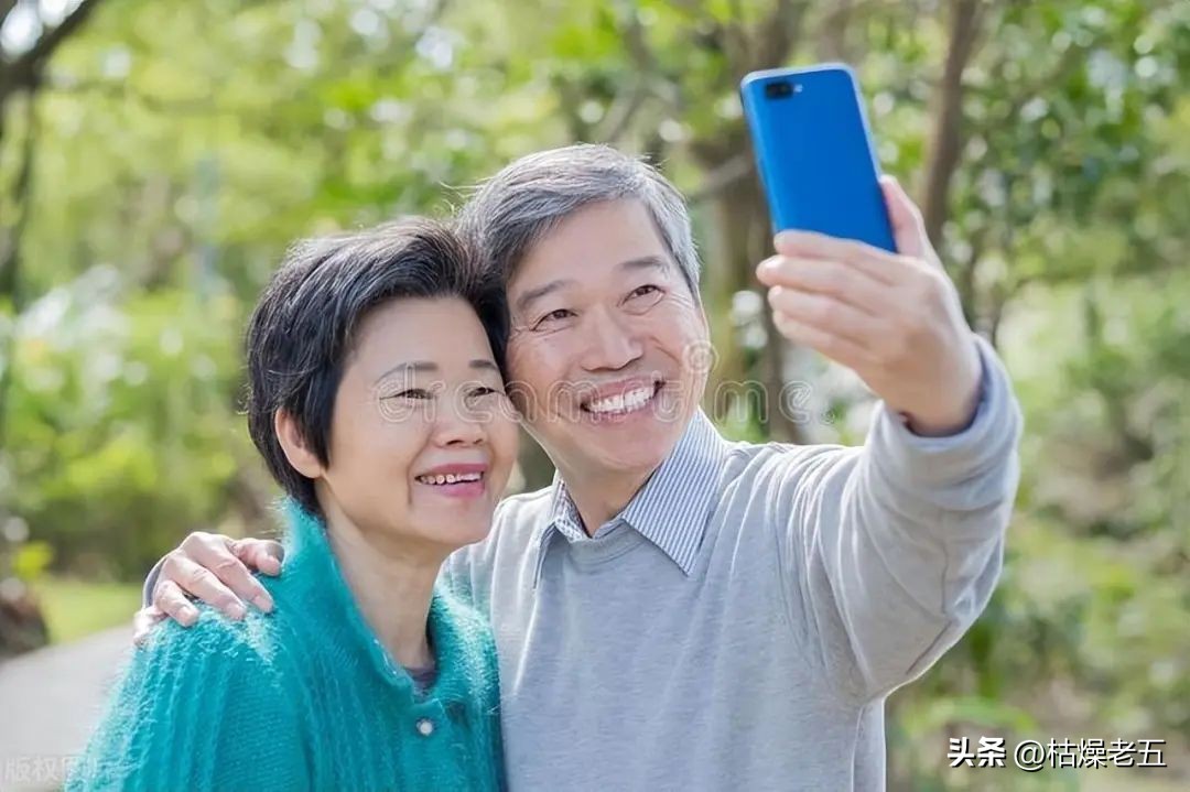 中老年人不结婚搭伙过日子,不再婚搭伙两个人结伴过日子