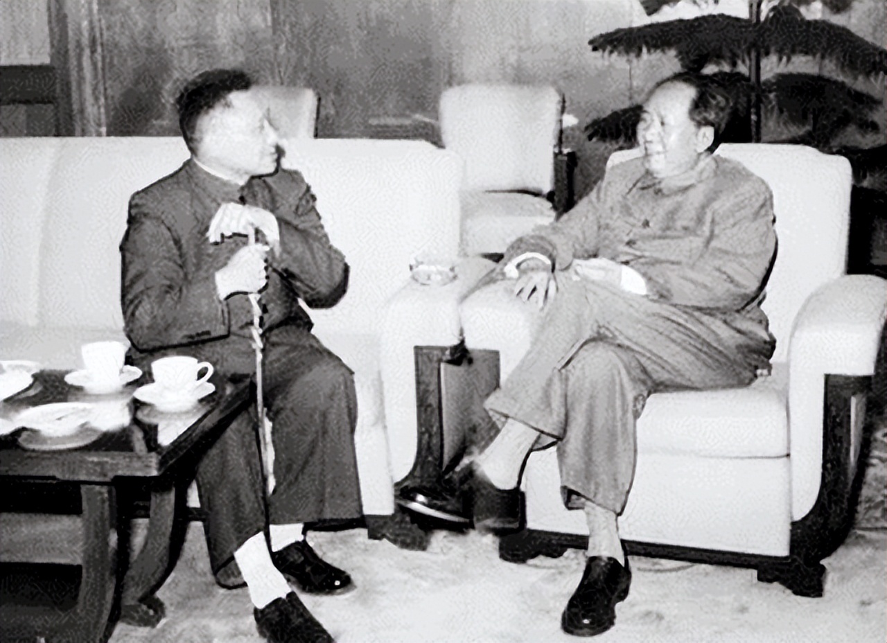 毛主席问*小平邓**：我死后中国会是什么样？他的回答令主席满意点头