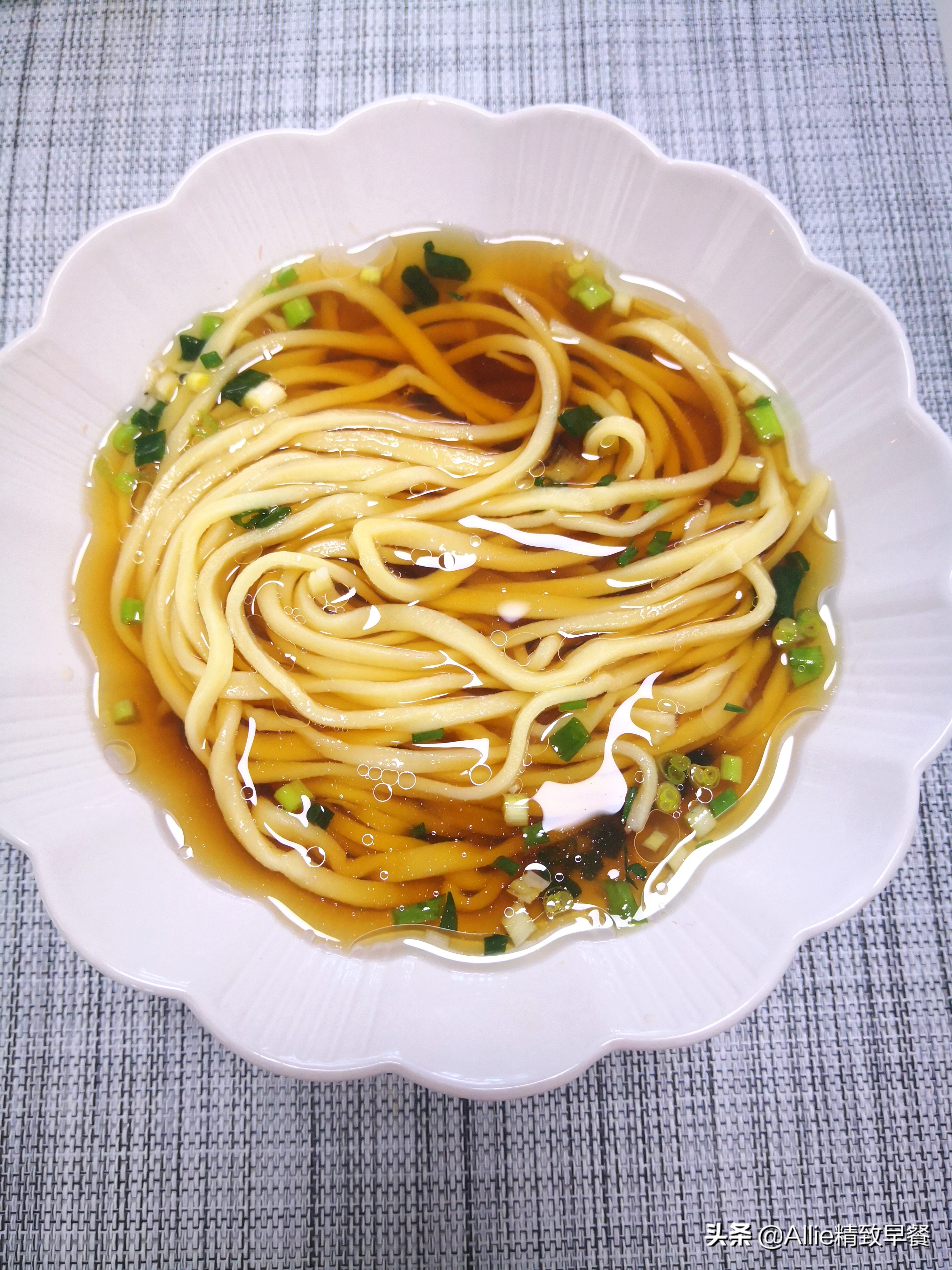 脆皮烤鸡做法烤箱教程,在家就能做的爆汁脆皮烤鸡