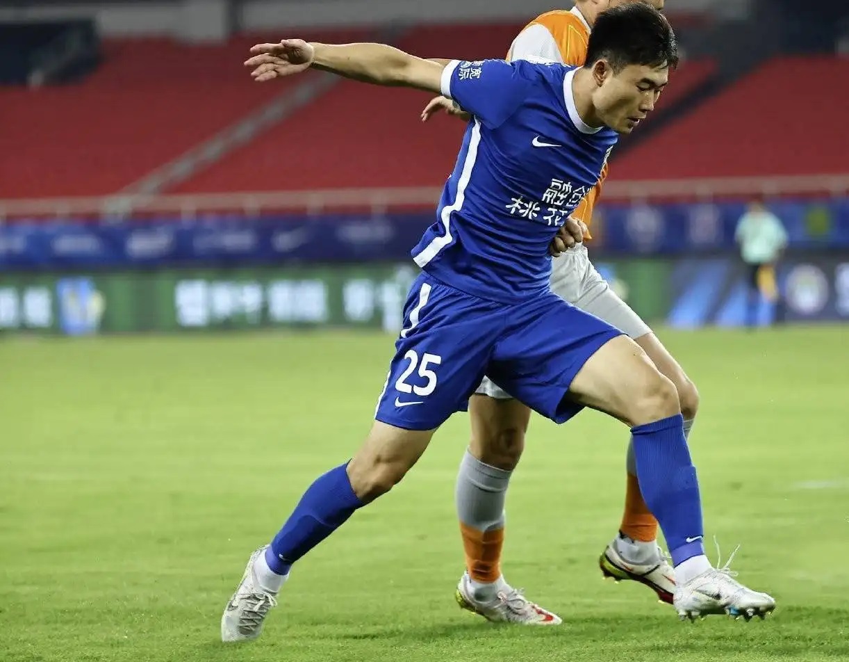 足球推荐中超武汉队vs北京国安,中国足球联赛直播国安对武汉三镇