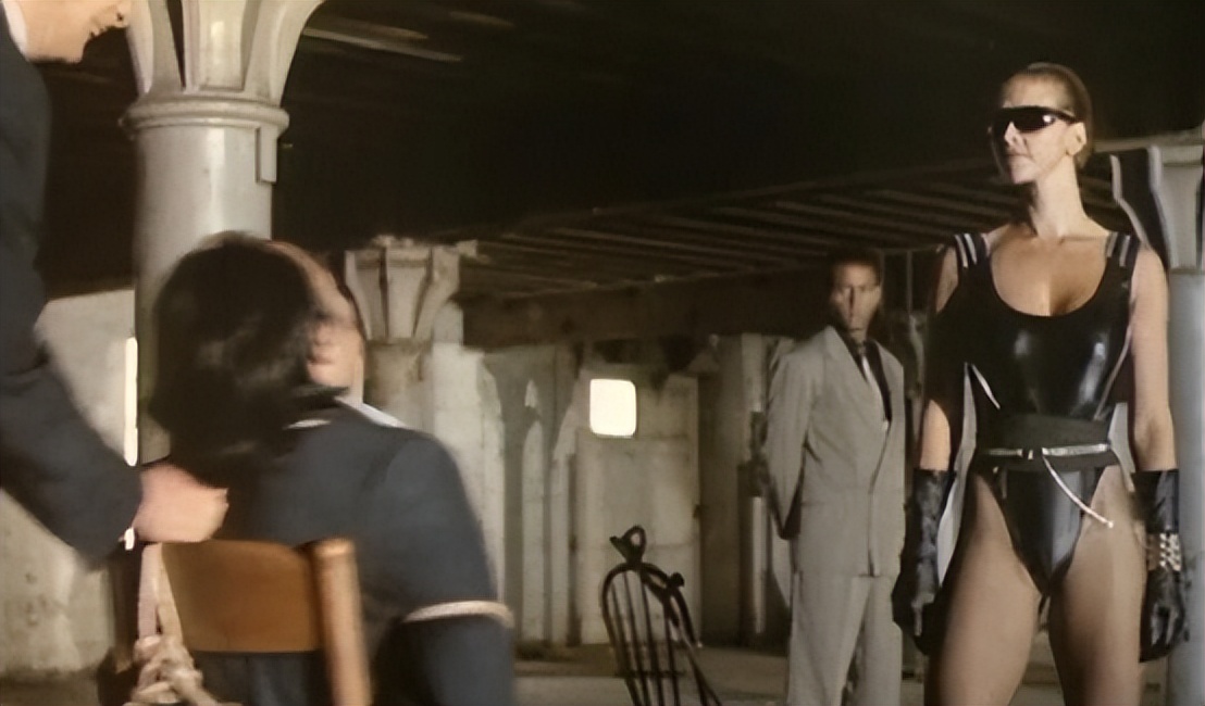 SNK首位爆衣女角色，拳皇男装丽人King