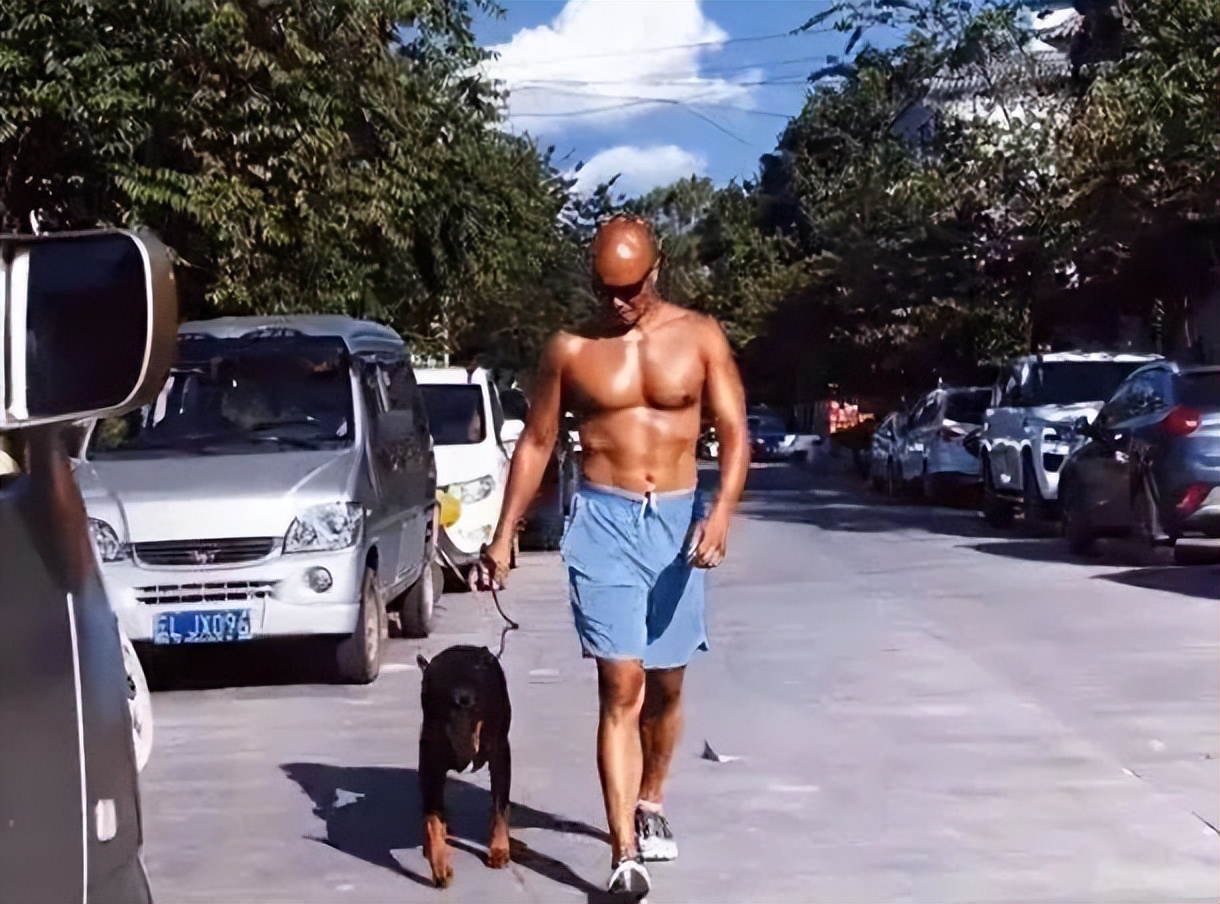 乐嘉发飙事件完整,乐嘉带女徒步引争议