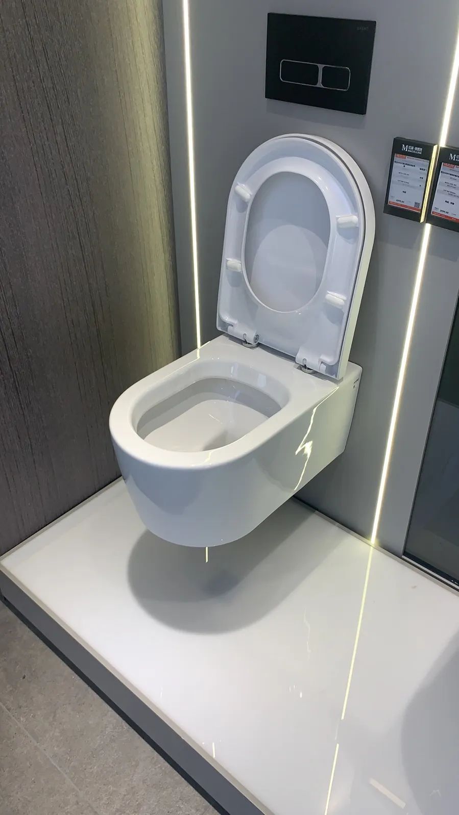 壁挂马桶可以装在空心砖上么,要多厚的墙才可以装壁挂马桶