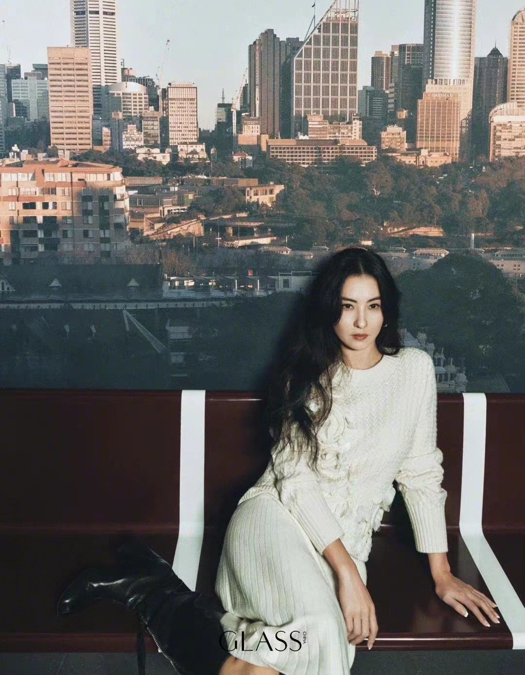 张柏芝最新广告穿的风衣配鲨鱼裤,张柏芝最新皮衣造型