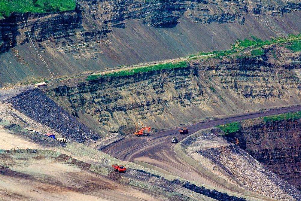 亚洲第一天坑是什么矿,亚洲第一坑煤矿图片