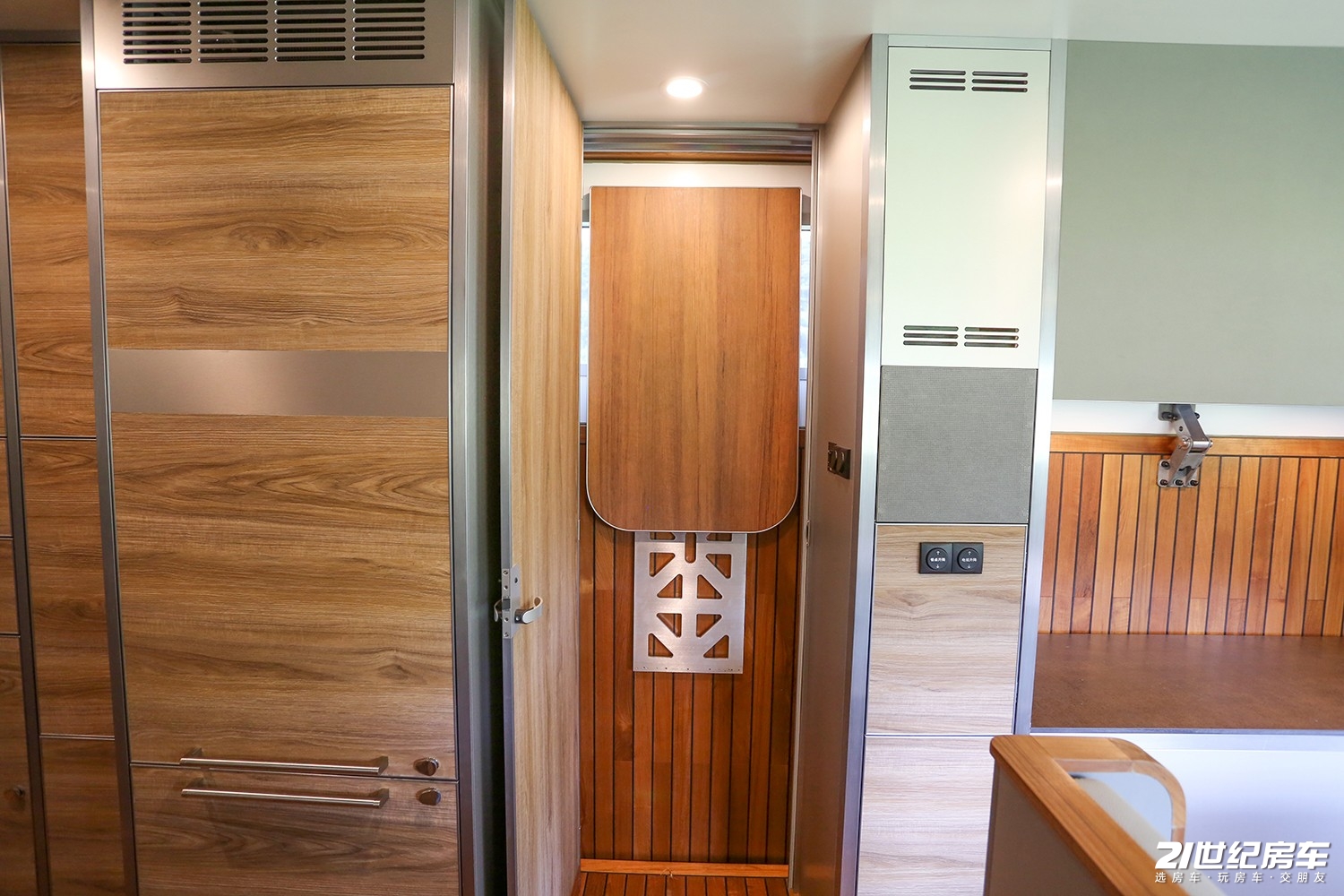 奔驰四驱c型顶级豪华房车,奔驰arocs升顶越野房车