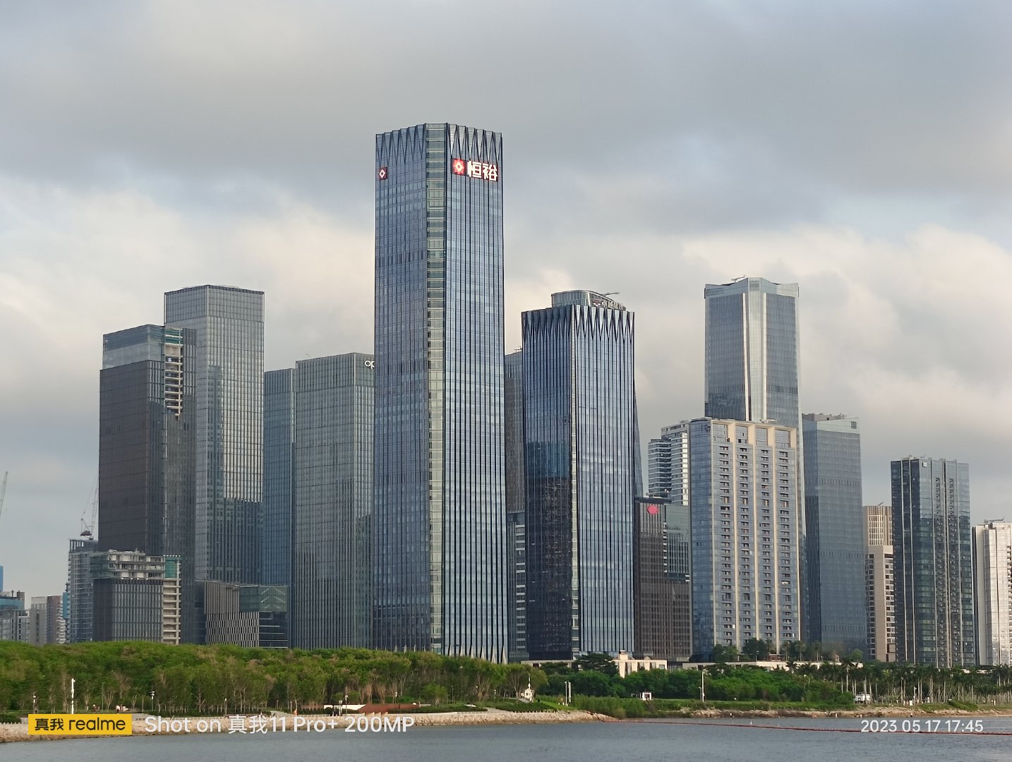 真我11pro+12g1tb质量怎样,真我11pro有无线充电吗