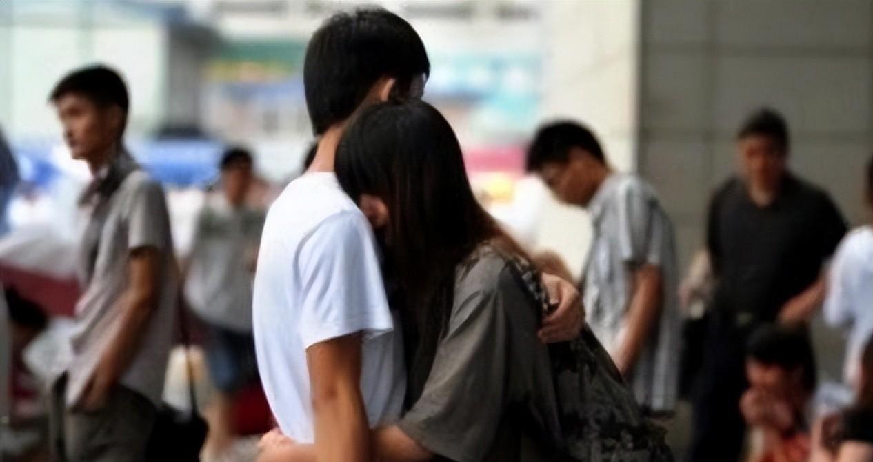 “喂食”大学情侣?不雅视频曝光后,网友纷纷表示:底线在哪里?