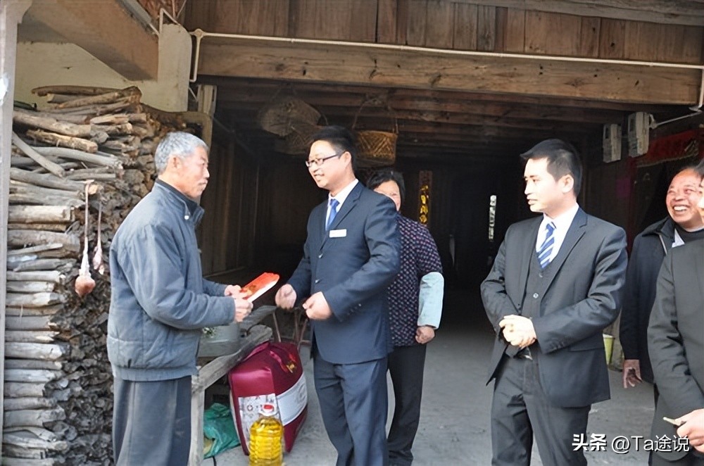 06年浙江男孩失去呼吸，父母捏球5000万次，用呼吸机为儿续命5年