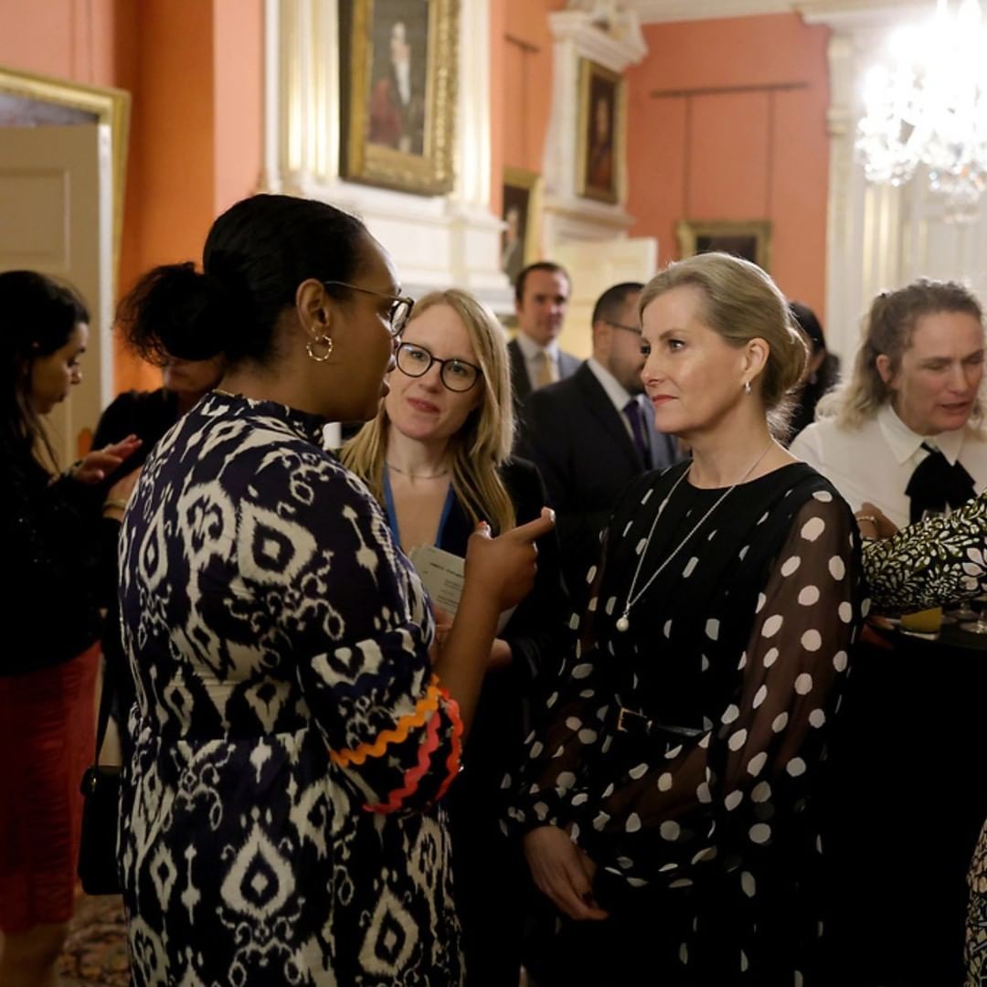 英女王2019穿搭,英国女王时尚潮流穿搭