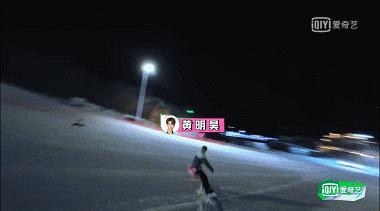 看虞书欣的视频,虞书欣黄明昊滑雪